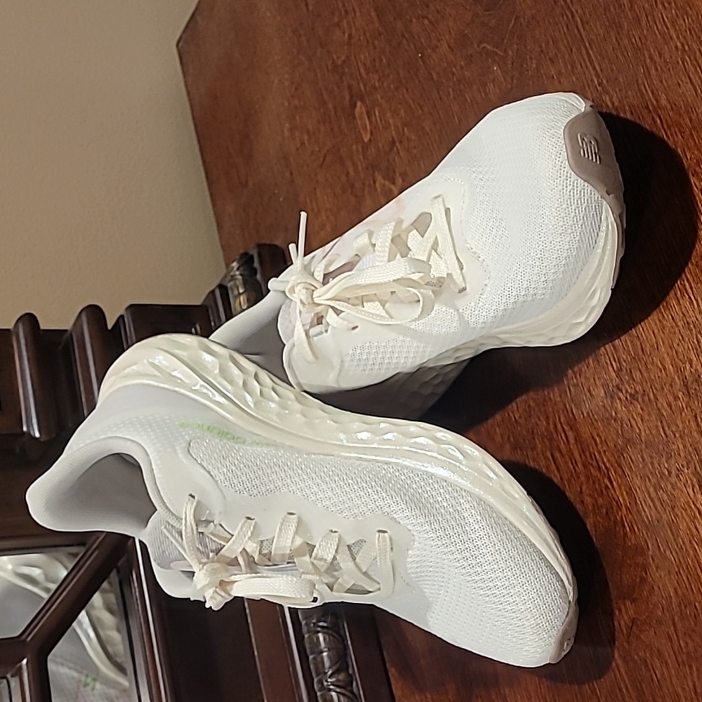 New Balance freshform sneakers iridescent womens 7